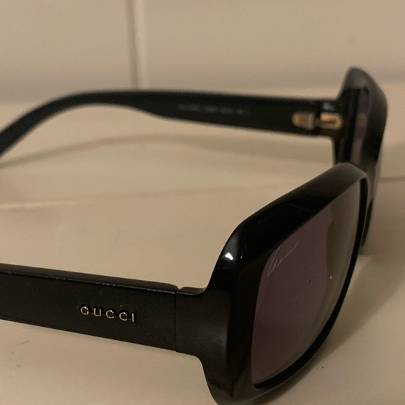 Gucci Black Sunglasses with GG monogram on arms - Picture 4 of 6